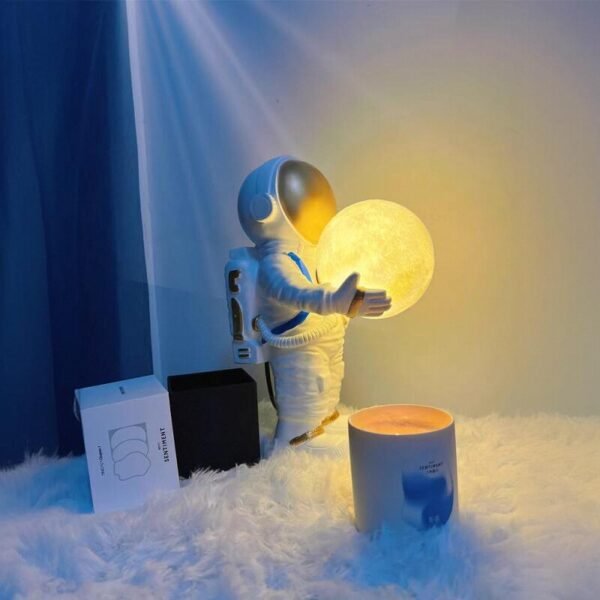 ⁦Children's Room Astronaut Table Lamp Boy Bedroom Moon Atmosphere Spaceman Night Light Creative Gift Bedside Lamp⁩ - الصورة ⁦3⁩