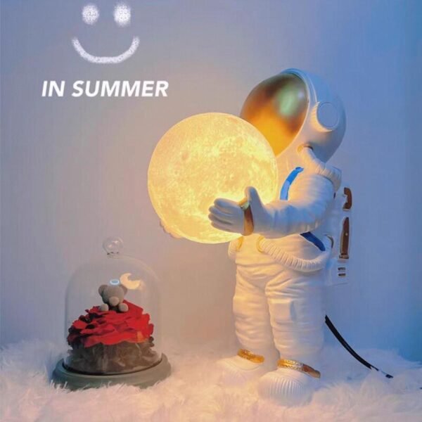 ⁦Children's Room Astronaut Table Lamp Boy Bedroom Moon Atmosphere Spaceman Night Light Creative Gift Bedside Lamp⁩ - الصورة ⁦2⁩